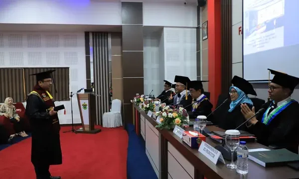Pensiun Jadi Wali Kota, Arief R Wismansyah Selesaikan Doktoral di Unhas Makasar